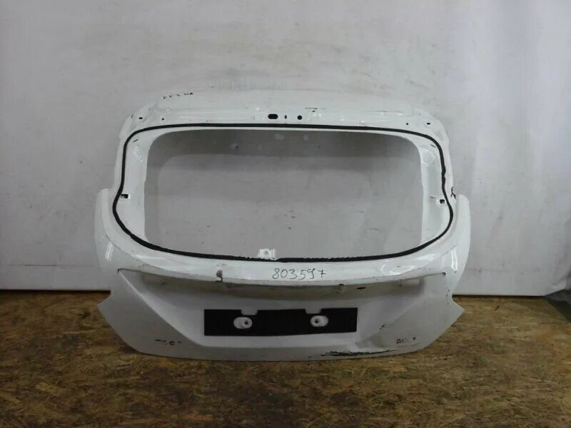 Крышка багажника на форд. Крышка багажника ford mondeo 4 2010. Крышка багажника ford focus 1. Крышка багажника на форд. Крышка багажника на форд.