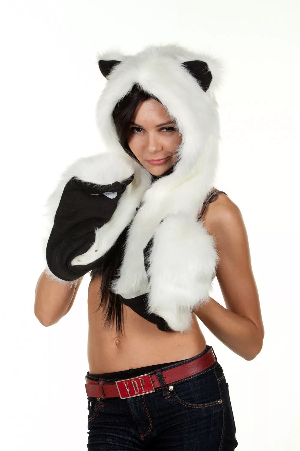 Шапка шарф с ушками. Шапка с карманами для рук. Шапка с ушками и лапками. Шапка с ушками меховая с длинными ушами. Меховая шапка с ушками и лапками.