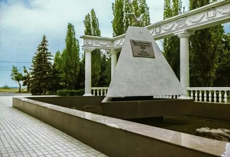 Памятники города волжска