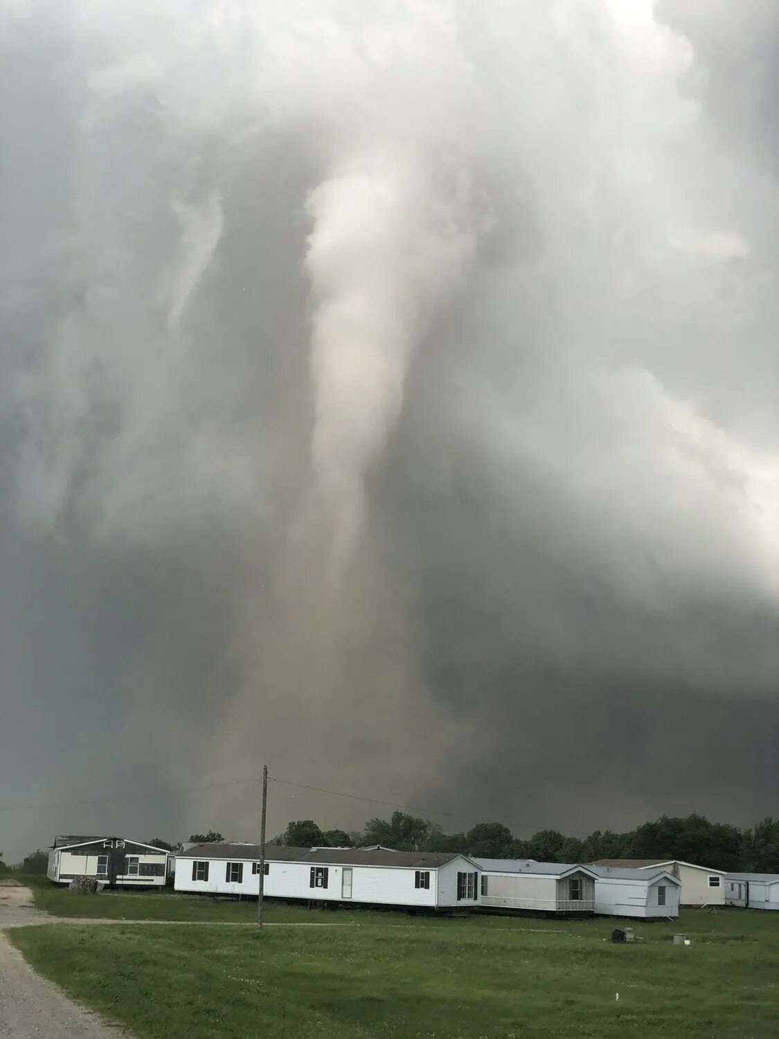 смерч 1984 года в иваново. торнадо херсонская область. в каком году был смерч. торнадо глория диаметр торнадо. ивановский смерч 09.