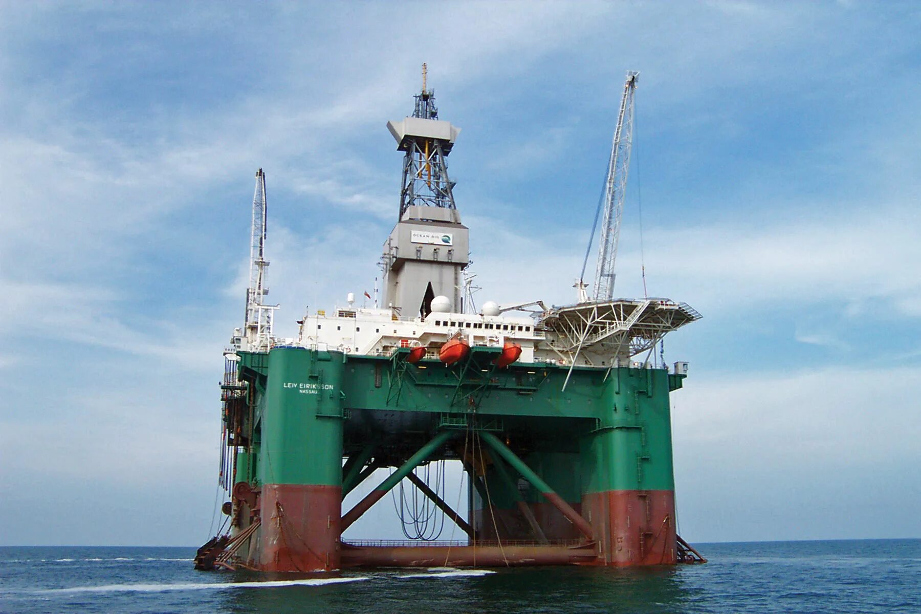 Semi sub Rig. Погрузка экипажа буровой платформы. Offshore Rigger. Semi sub drilling Rig.