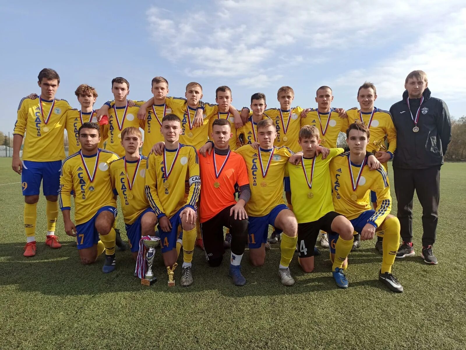 Динамо 2006 футбол. Алтайский чемпионат по футболу. Алтайский чемпионат по футболу. Алтайский чемпионат по футболу. Академия динамо барнаул по футболу.