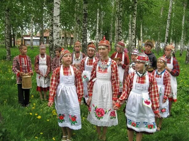 В чувашской республике живут. Республика Марий Эл национальный костюм марийцев. Коренное население Чувашской Республики. Чувашский национальный костюм. Чувашский наряд.