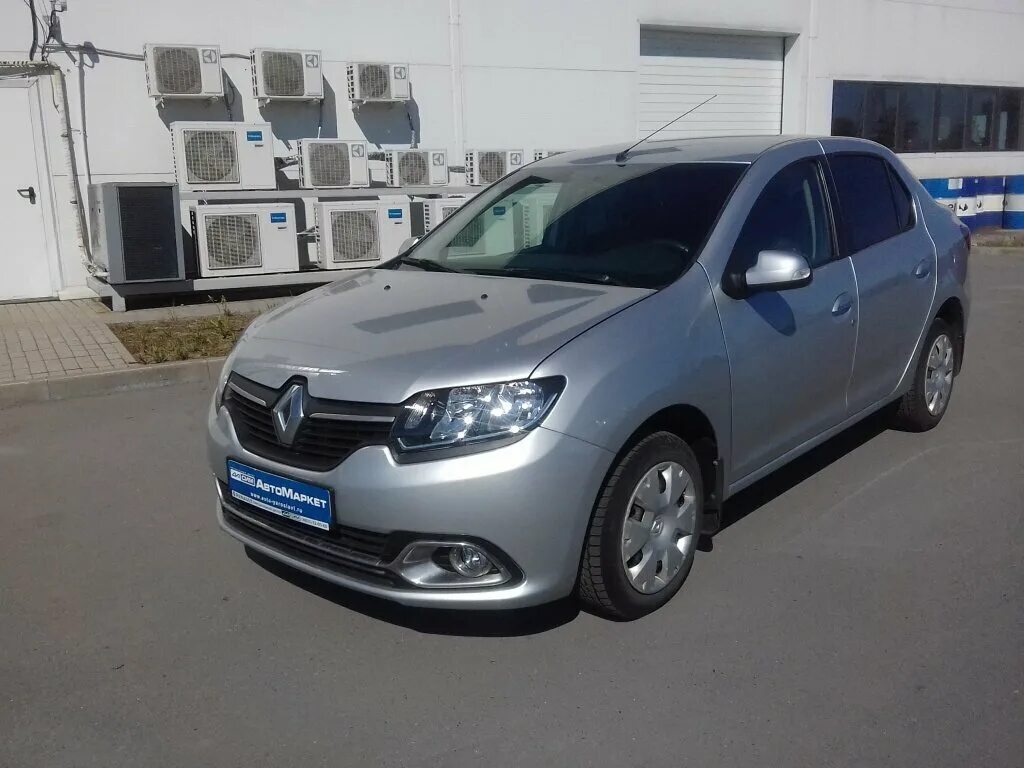 Купить логана нижегородской. Рено Логан серебристый 2014. Renault Logan 2 серебристый. Рено Логан 2 серебристый. Рено Логан 1 Престиж 2014.