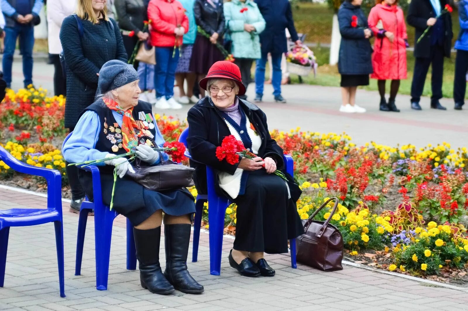 Индекс людиново калужская. Цветы Людиново. Людиново день Победы. Моисеенков Людиново. Людиново жители человек.