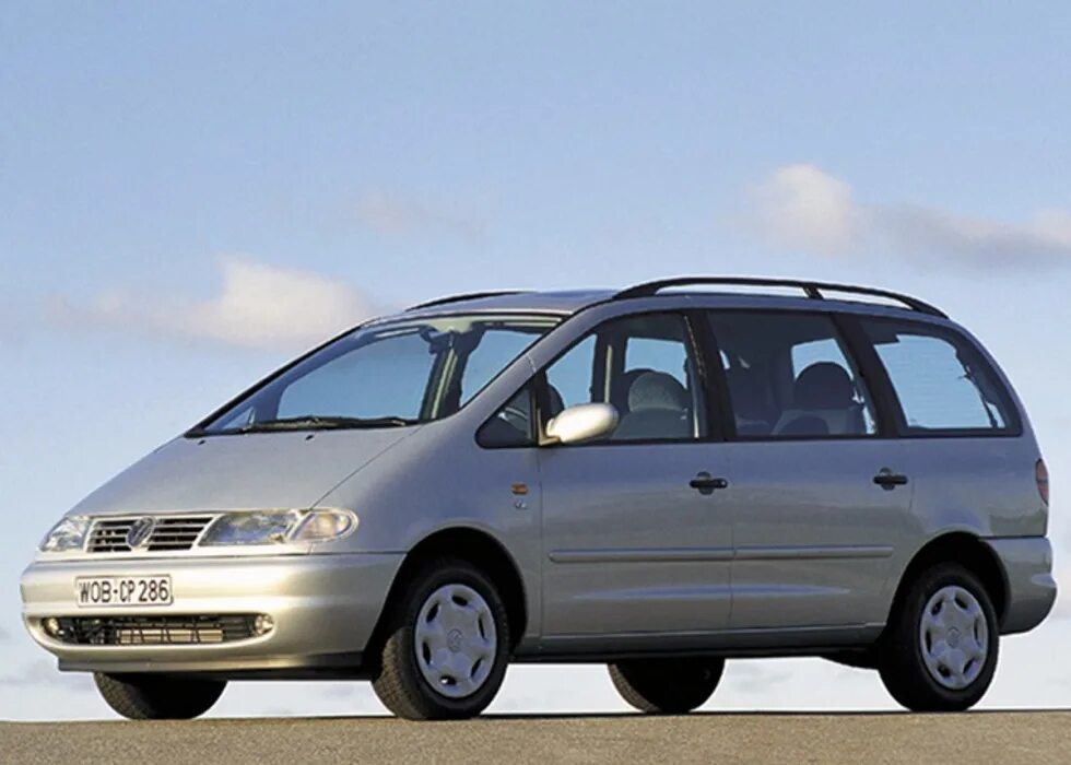 Фольксваген шаран 1 поколение. Фольксваген Шаран 1995. Volkswagen Sharan i. Фольксваген Шаран в 5. VW Sharan 1997.