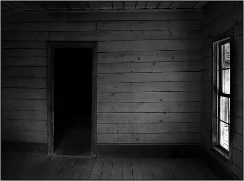 Пустая комната сейф alone in the dark. Dark empty room. empty. фото кукла в пустой комнате. empty photo.