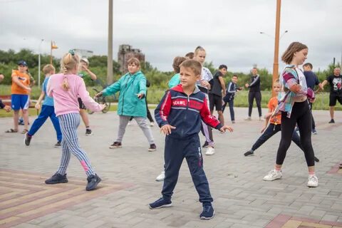 Местные ребята