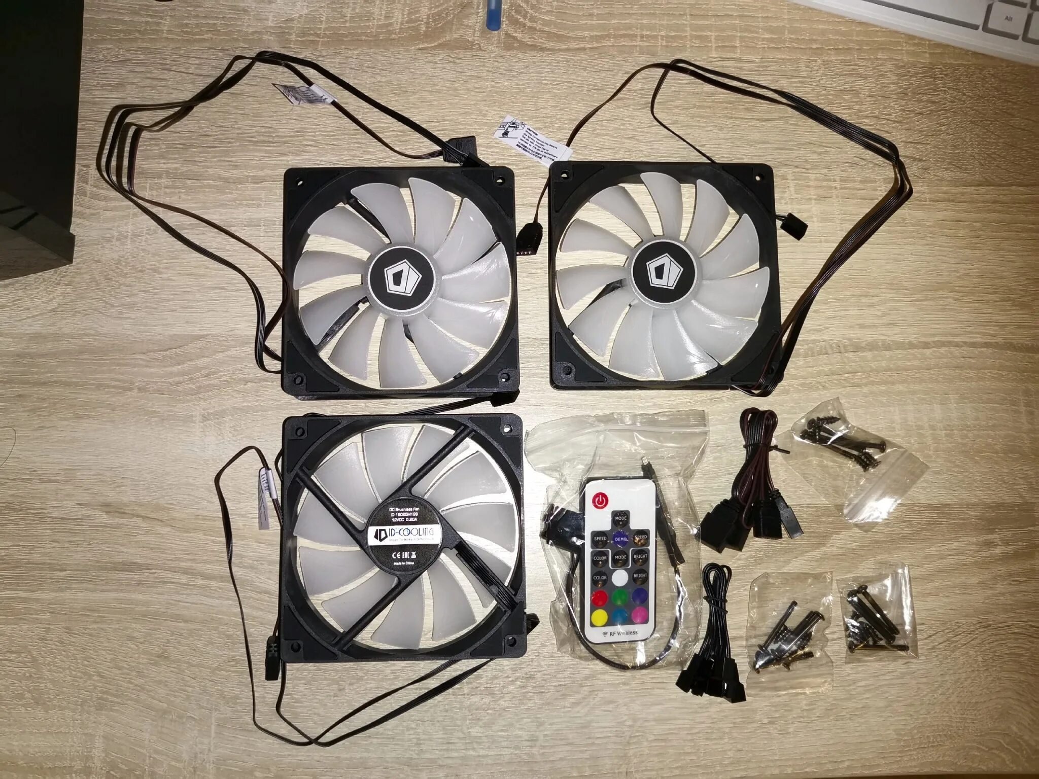 Между кулером. ID-Cooling XF-12025 Trio. ID-Cooling XF-12025-RGB. ID Cooling XF 12025. ID-Cooling XF-12025-RGB-Trio.