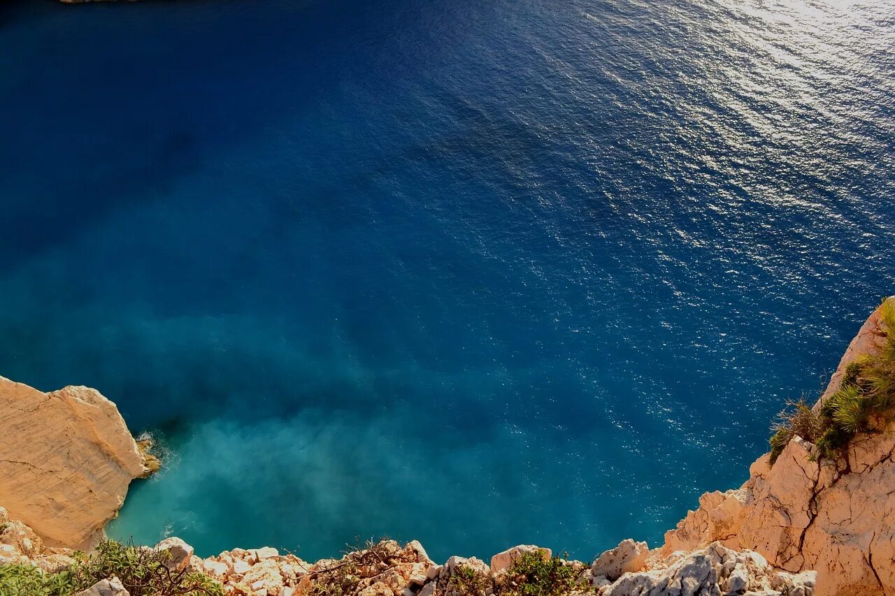 Большие острова средиземного моря. Греция море. Небо Греции. Средиземное море Греция. Греция море небо.