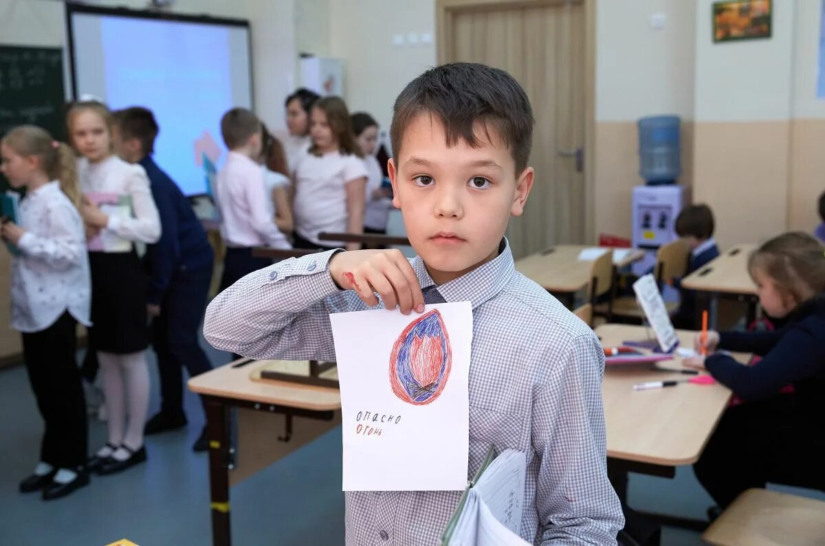Стипендиат мэра братска 2021. Школьники 10 класс. Ученикам сахалина показали. Лицей всош. Сахалинский техникум сервиса южно-сахалинск.