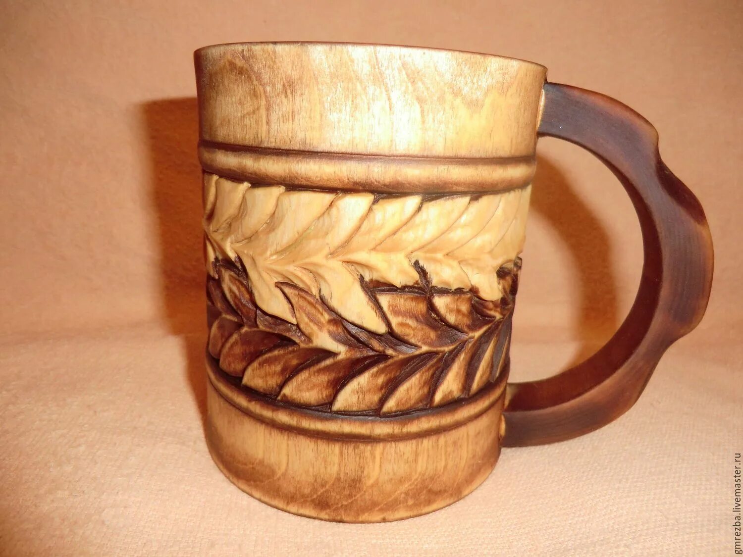 Резьба по дереву вазы. Деревянные резные кружки. Деревянные кружки с резьбой. Кружки по резьбе по дереву. Деревянные кружки.