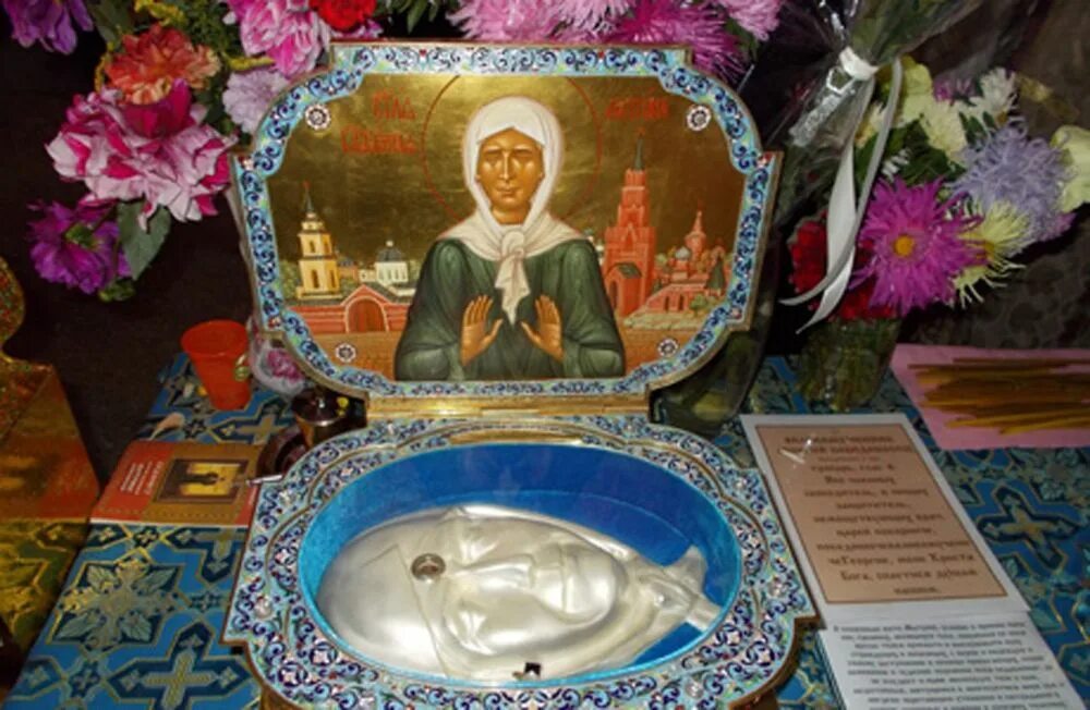 Где находится мощь матроны. Святая матрона московская мощи святой. мощи святой матроны московской. мощи святой матроны московской, москва. матрона московская святыня.