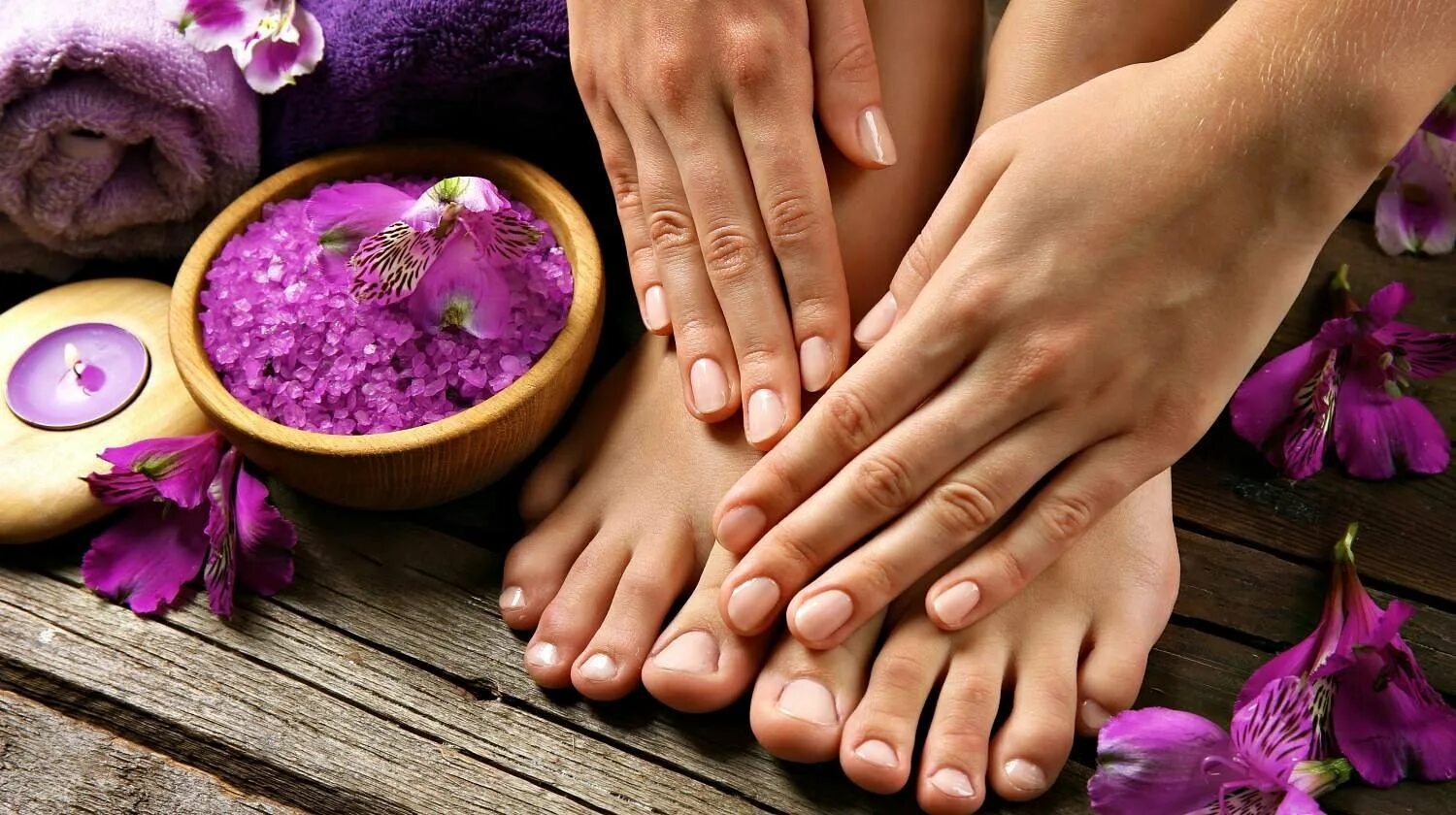 Manicure pedicure. Маникюр и педикюр. Педикюр. Красивый педикюр. Красивый маникюр и педикюр.