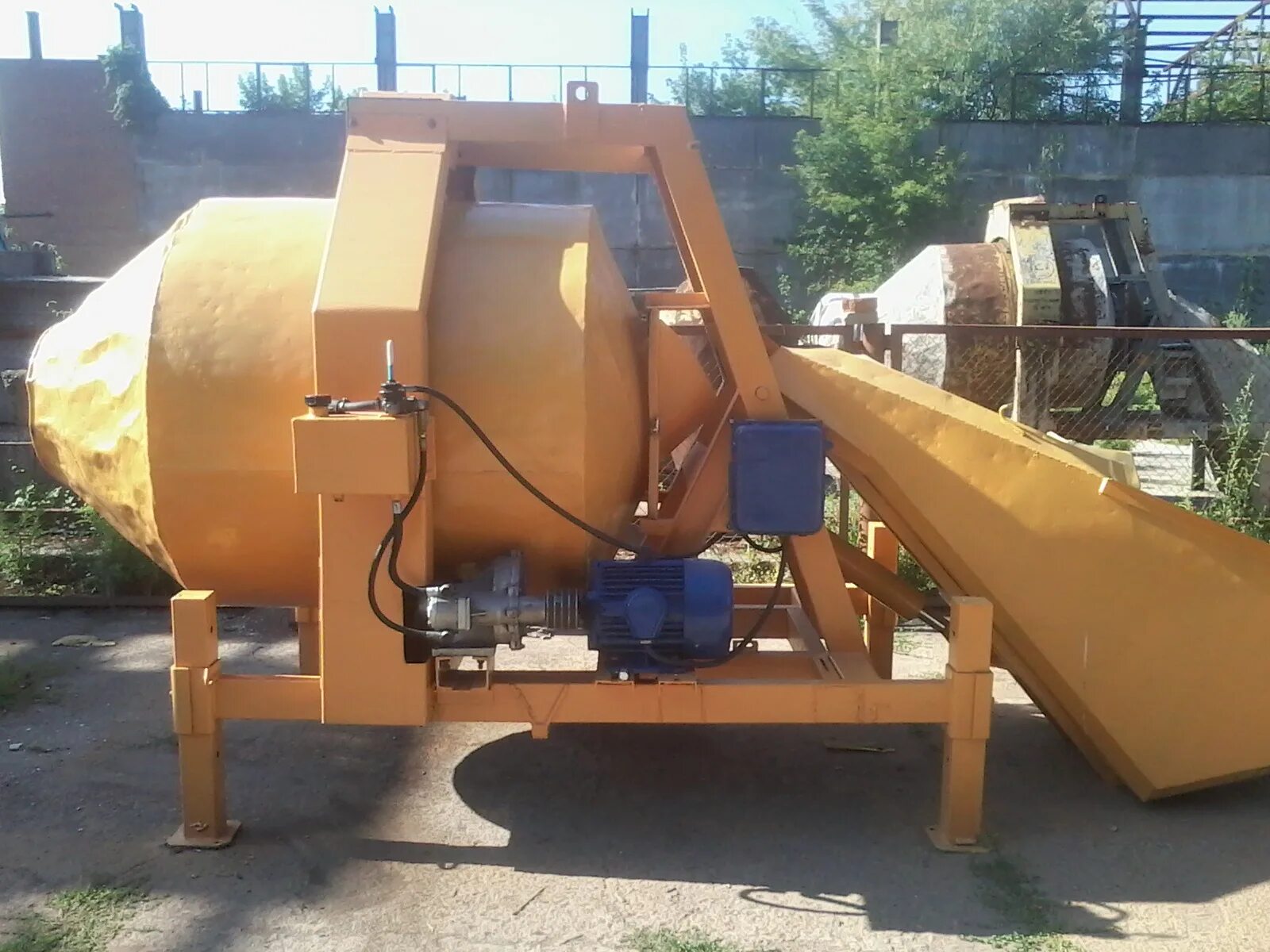 Бетономешалка 750. Бетономешалка стационарная. Jzc350b auto-lifteng concrete mixer 2007. Бетоносмеситель с-750м. Мини бетона мешалка.