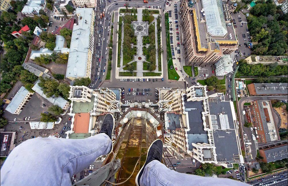 Fear of heights. Фото с высоты. Страшные снимки на высоте. Страх высоты. Самые страшные фото на высоте.