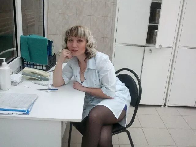 Женщины в чулках фото на работе @nozhki_chulki_shpilki . #hotlegs #ножки #девушки #студентки #girls #колготки #ч