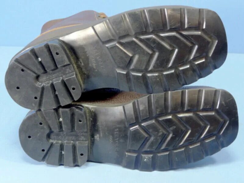 Шина 91 отзывы. Армейские тапочка. Армейские тапочки. Армейский ботинок спереди. Армейская чистилка для обуви.