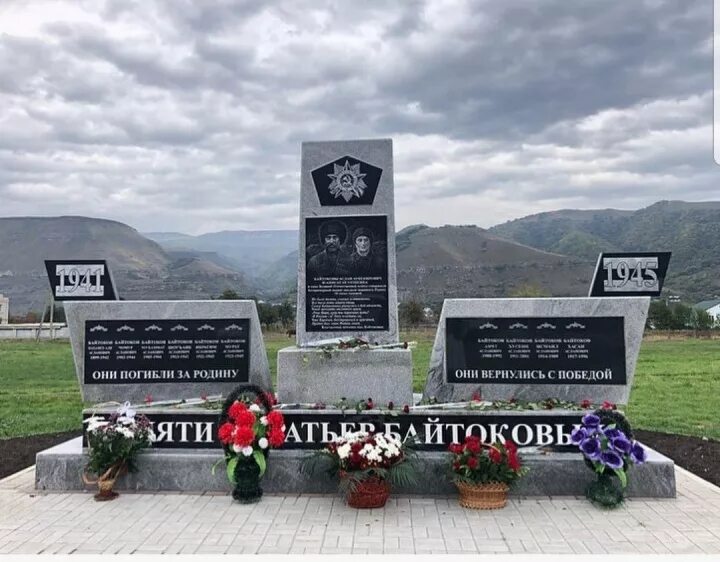 Защитников кавказа. Поселок орджоникидзевский кчр памятник. памятник защитникам кавказа в карачаево-черкесии. музей-памятник защитникам перевалов кавказа в годы вов. карачаевск. памятники в карачаево черкесии.