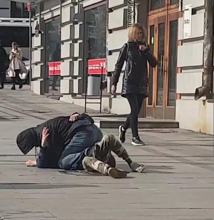 Просто так прохожий парень