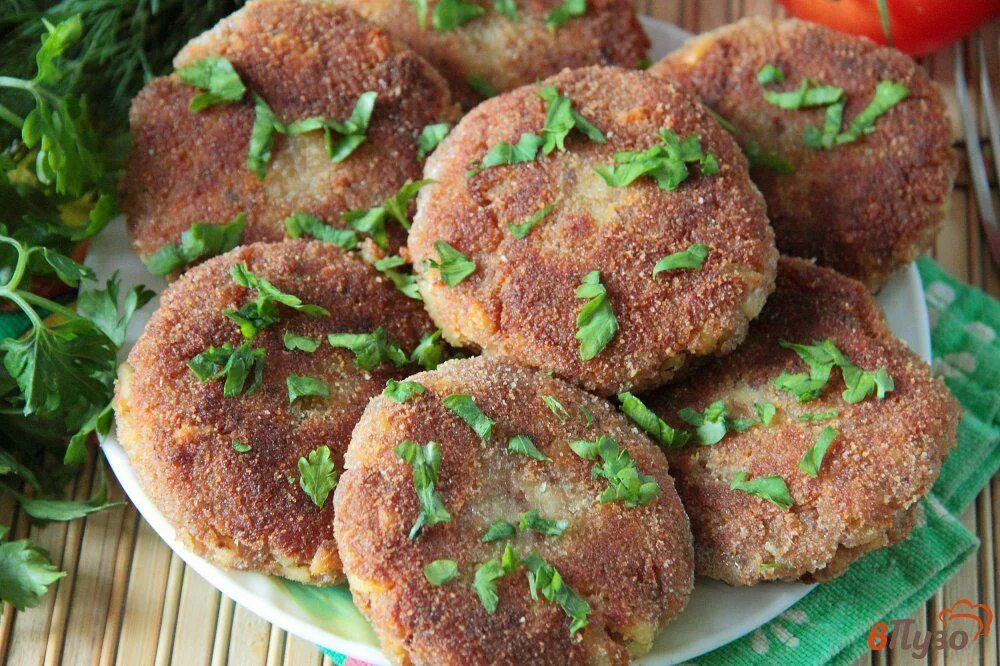 Пошаговый рецепт котлет из гречки. Гречневые котлеты. постные котлеты из гречки. гречневые котлеты с грибами. гречка с котлетой.