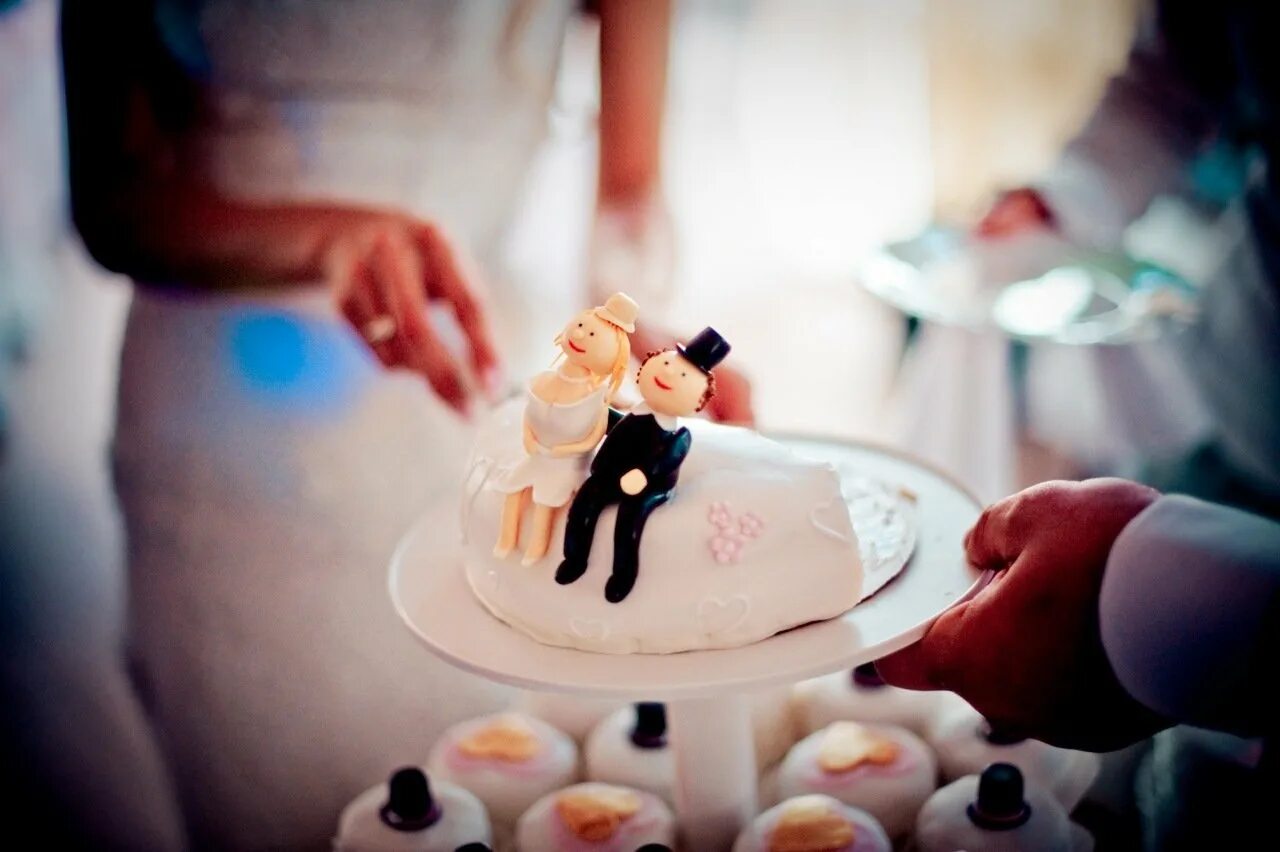 Нина тарасова кондитер. Дочь кондитера. Пирог для мамы. Кондитерская дочь кондитера. Дочь кондитера.