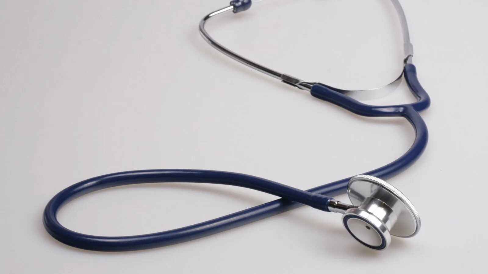 Фонендоскоп littmann cardiology. Курительная трубка arkus. Трубка черчварден. Стетоскоп. Трубка которой слушают.
