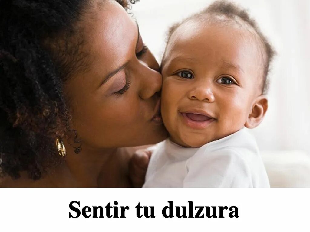 Негритянка рожает. Мама целует малыша. Мама она и в Африке мама. African American mother and Baby. Black mom and Baby.