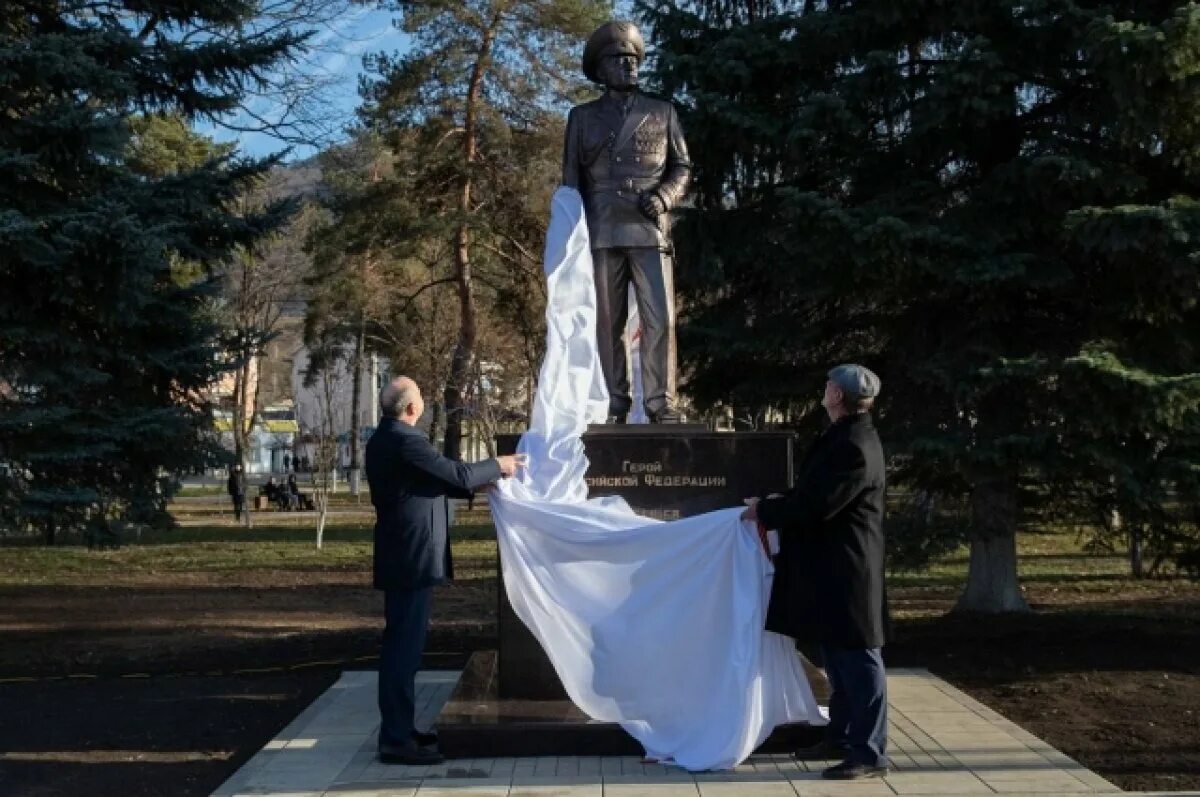 Памятник героям открыли. Памятник героям открыли. Памятник героям открыли. Памятник героям открыли. Памятники читы.