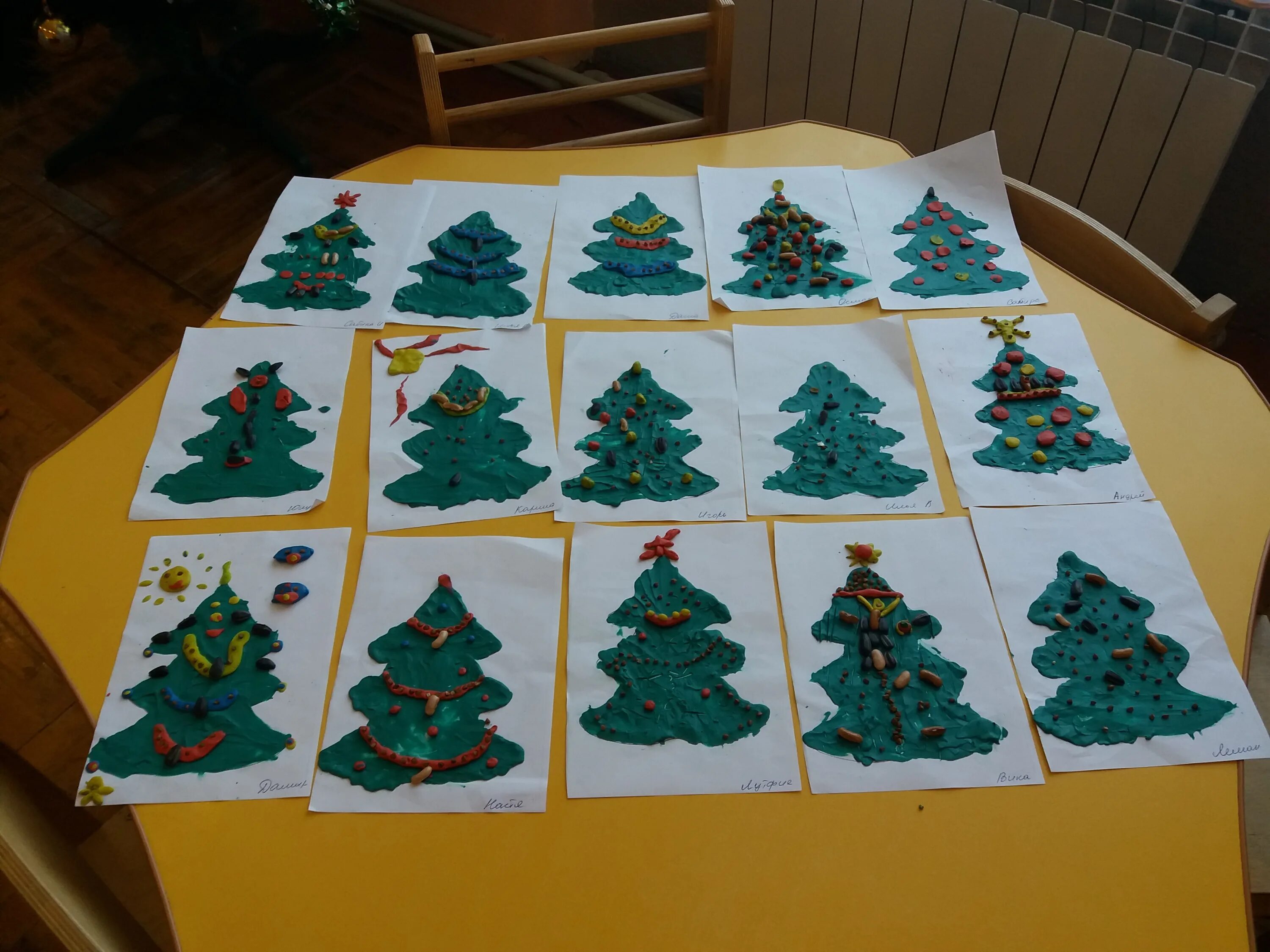 лепка елочка средняя группа. лепка в средней группе елочка зеленая. лепка в средней группе елочка зеленая. лепка елочка в старшей группе. лепка елочки в средней группе из пластилина.