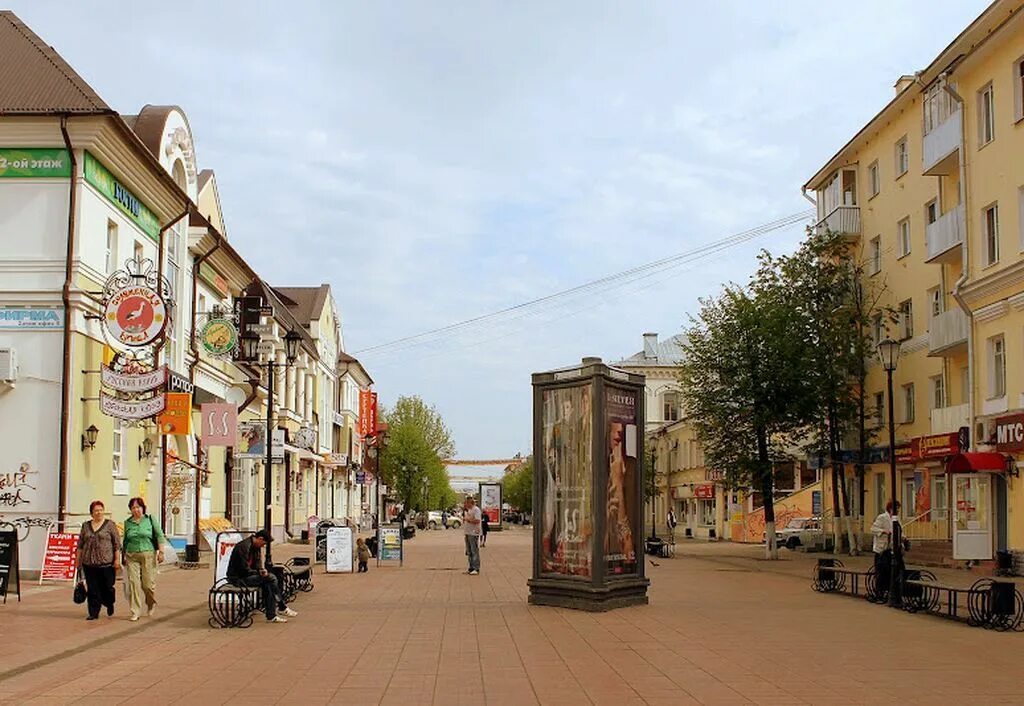 Трехсвятская москва. Тверь пешеходная улица Трехсвятская. Трехсвятская улица пешеходная Трехсвятская Тверь. Тверь Трехсвятская улица достопримечательности. Тверь Арбат пешеходная улица.