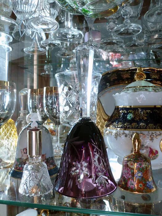 Хрусталь богемия гусь хрустальный. Ваза корзинка хрусталь югославия. Сдать хрусталь. Сдать хрусталь. Баккара 19 века бокал.