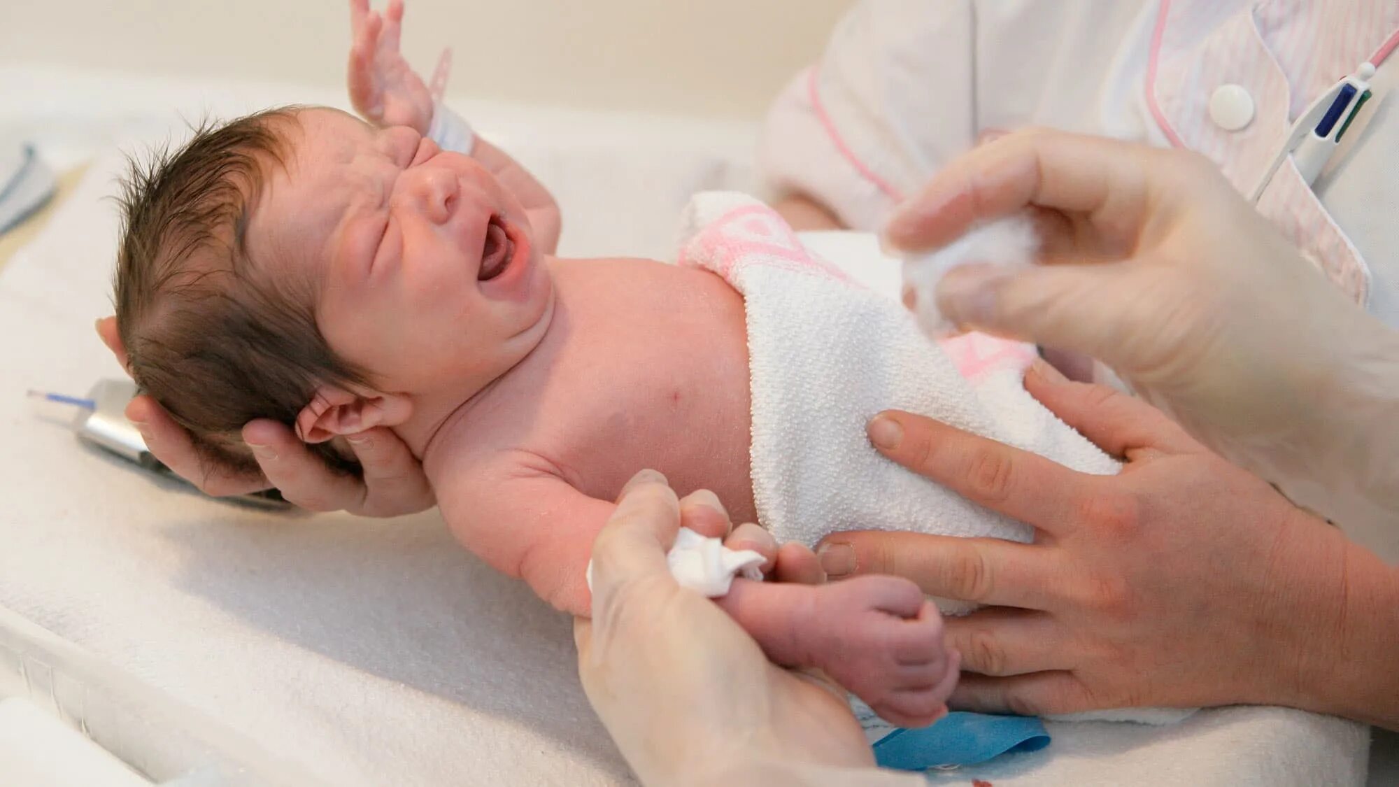 омфалит новорожденных омфалит. гигиена грудного ребенка. подмывание новорожденного и грудного ребенка. уход за новорожденным ребенком. урьяж линейки.