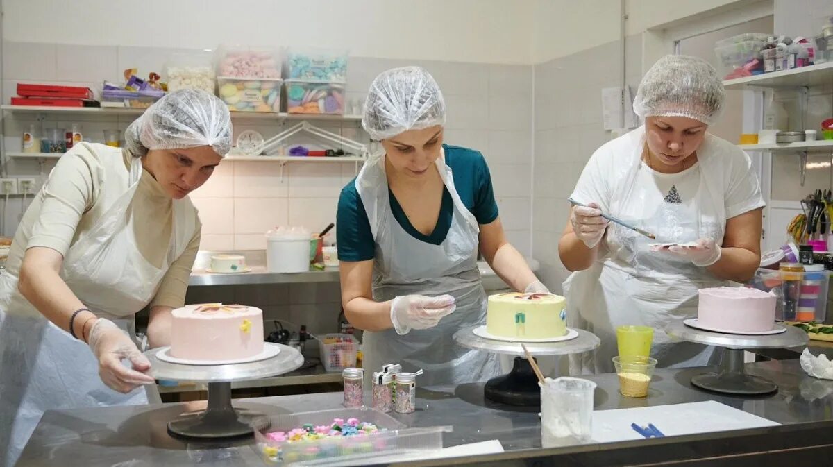 Франсуа-луи кайе шоколатье. Кондитерский магазин волгоград. Кондитер стори. Мистер кондитер 31 белгород. Кисть для сухого кандурина.