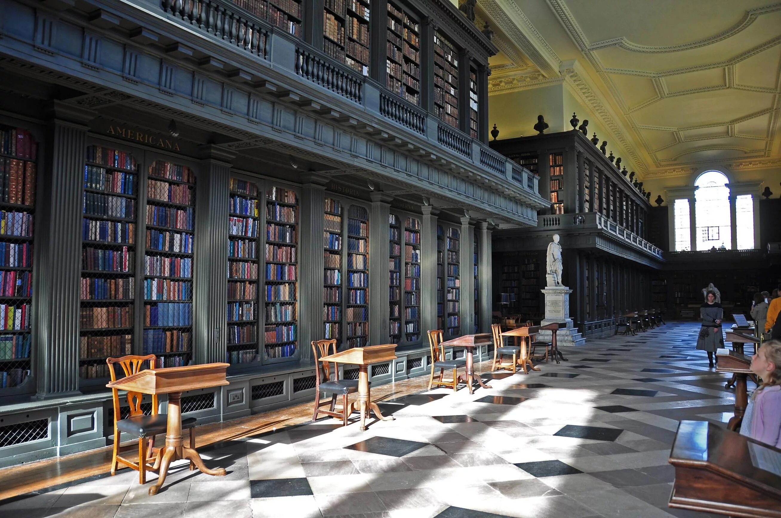 Библиотека Кодрингтон Великобритания. Библиотека Тринити колледжа в Оксфорде. Оксфордский университет библиотека. Оксфорд университет Бодлианская библиотека.
