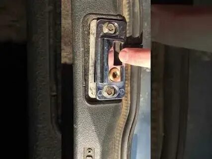 Как открыть заднюю дверь на ваз