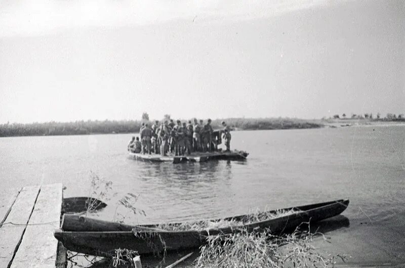 Переправа днепр. Битва за Днепр 1943. Переправа Днепра 1943. Битва за Днепр 1943 переправы. Форсирование реки Днепр.