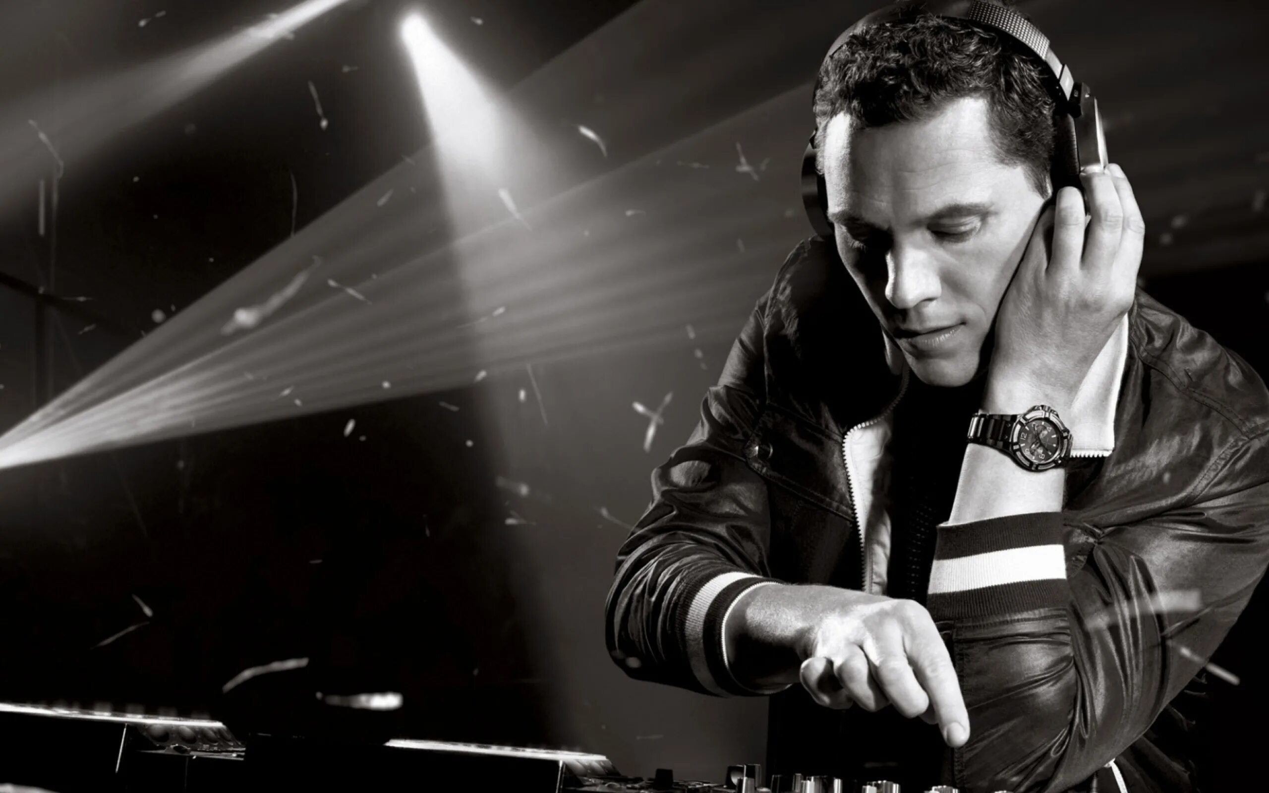 Дж тиеста. Джей Тиесто. Tiesto 2009. DJ Tiësto. Tiesto 1997.