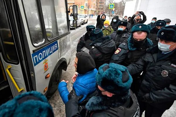 Реклама полиции. Задержание в думе. Задержание в думе. Бондаренко депутат саратовской думы арестован. Задержание в думе.