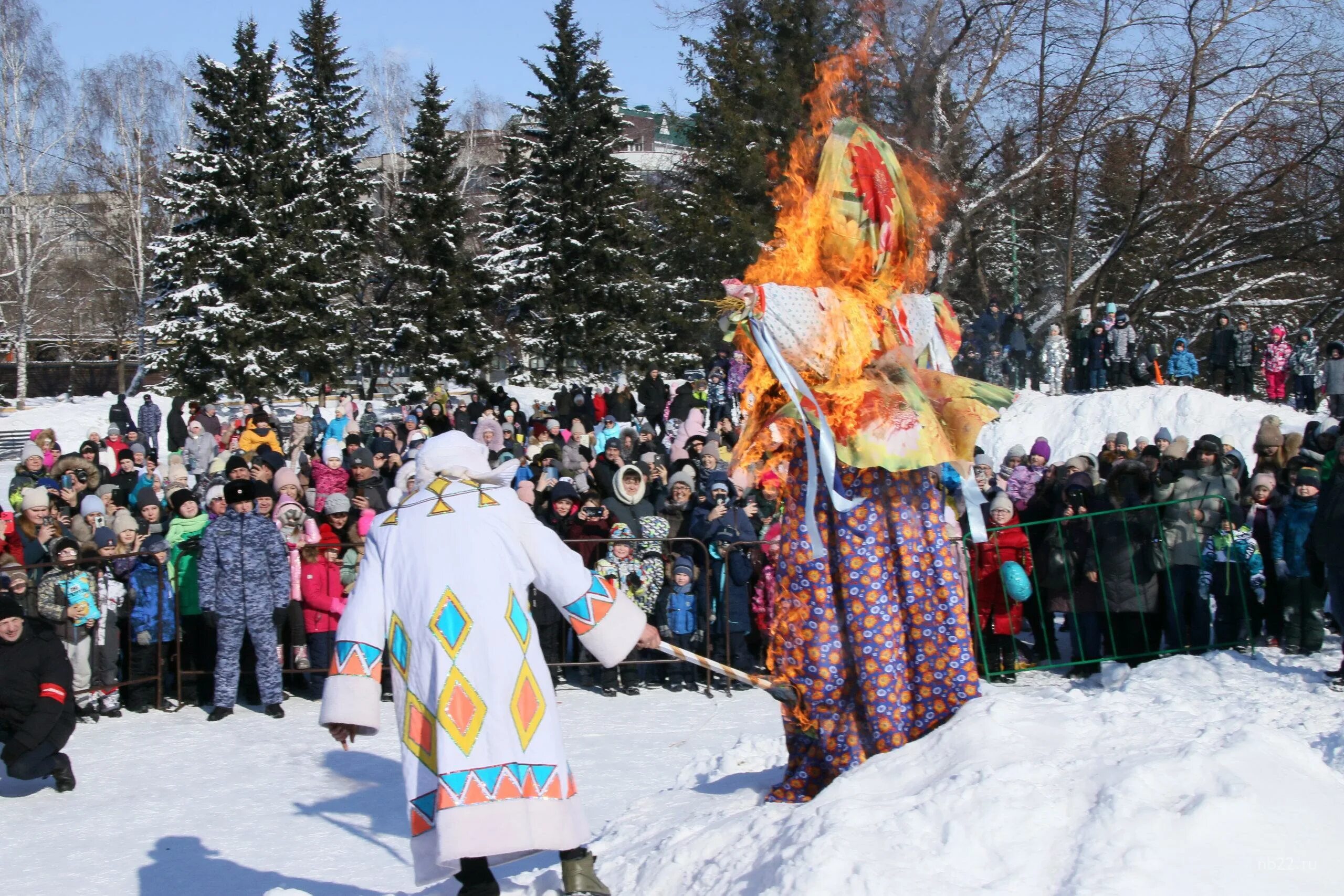 Во сколько на площади куйбышева масленица. Масленица Минусинск. Масленица в Бийске. Атрибуты Масленицы. Масленица Барнаул.