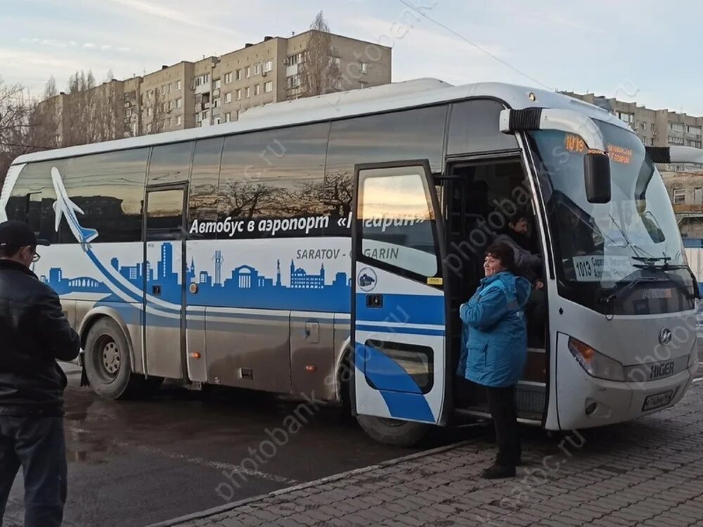 Расписание автобусов до аэропорта гагарин. Автобус. Автобус аэропорт Гагарин. Автобус аэропорт Саратов. Автобус 22 сентября.