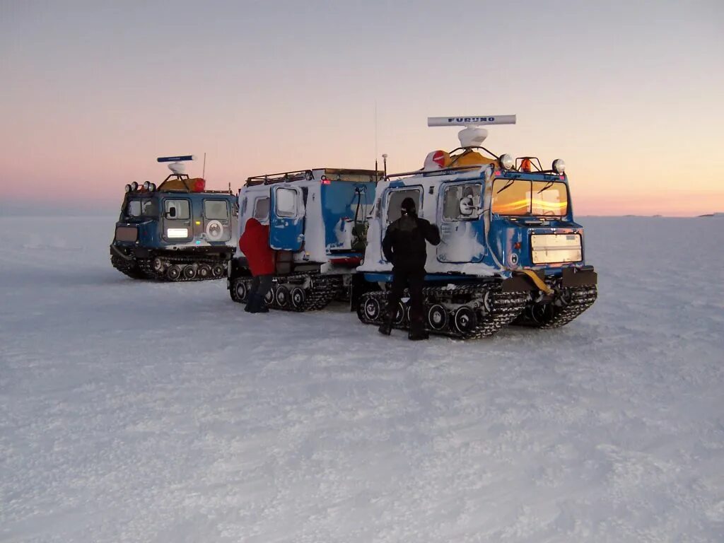 Мтлб болотоход. Вездеходы севера видео. Мтлб вездеход геофизика. Вездеходы на зимниках севера. Вездеходы севера видео.