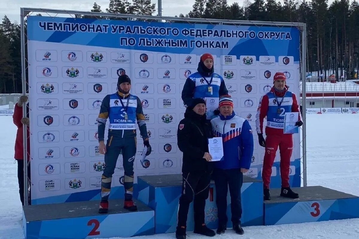 Тюмень лабытнанги. Лыжник. Спортсмен лыжник. Лыжные гонки. Лыжная гонка фото.