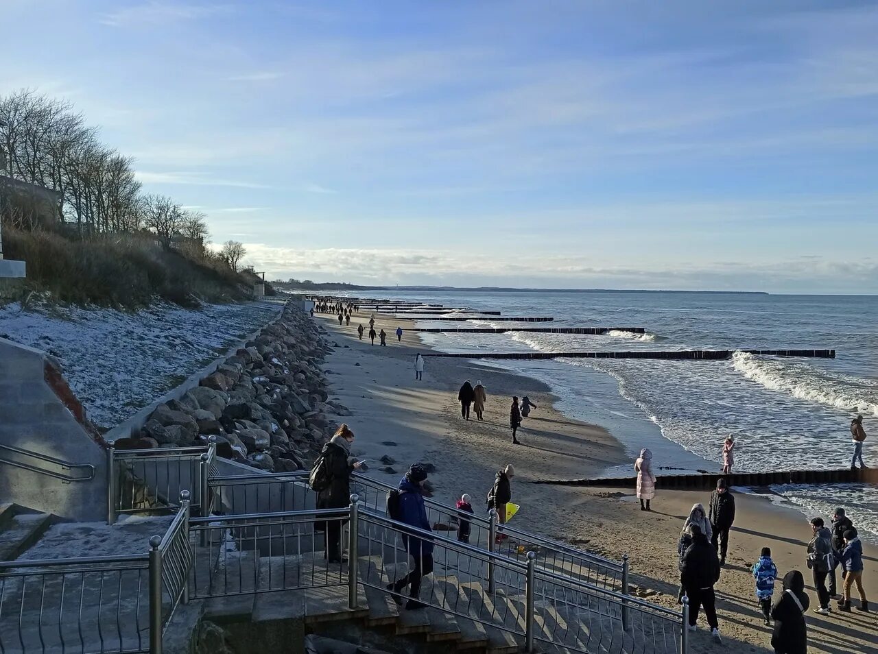 Погода в зеленоградске на 3 дня. Балтийское море Зеленоградск променад. Зеленоградск 2023. Зеленоградск пляж 2023. Зеленоградск Чайки променад Балтийское море.