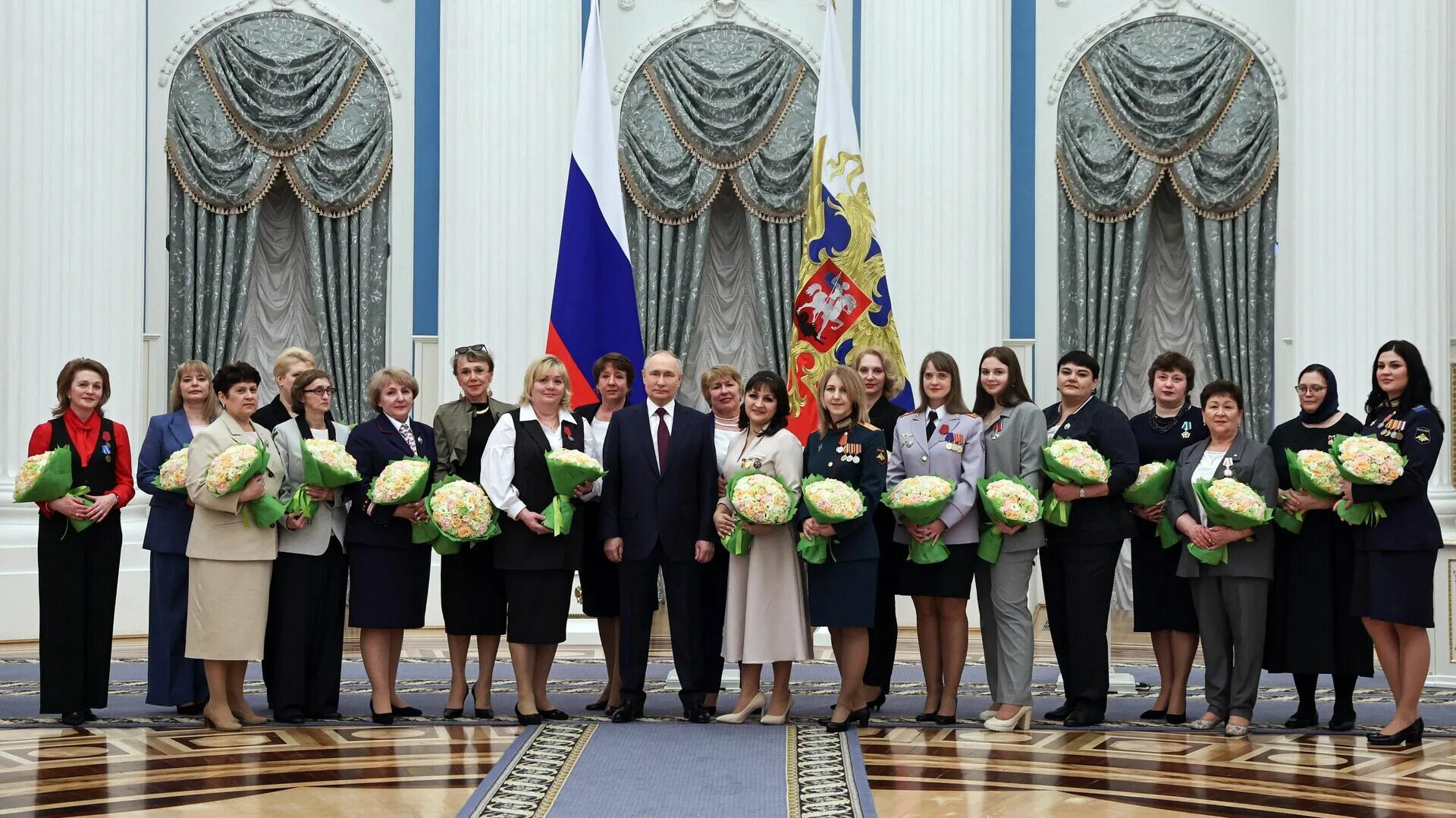 Награждение в Кремле. Награждение женщин в Кремле. Вручение государственных наград в Кремле.