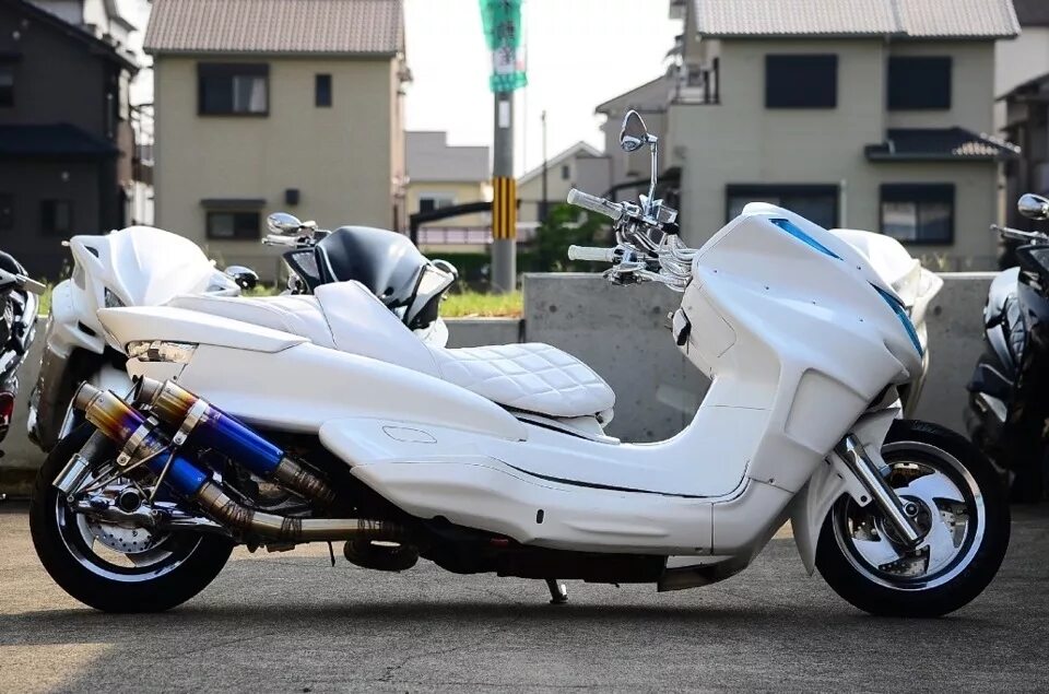 Купить мотоцикл из японии во владивостоке. Макси скутер Yamaha majesty250c sg03. Японский максискутер Yamaha. Максискутер Ямаха 250. Ямаха макси скутер 500 кубов.