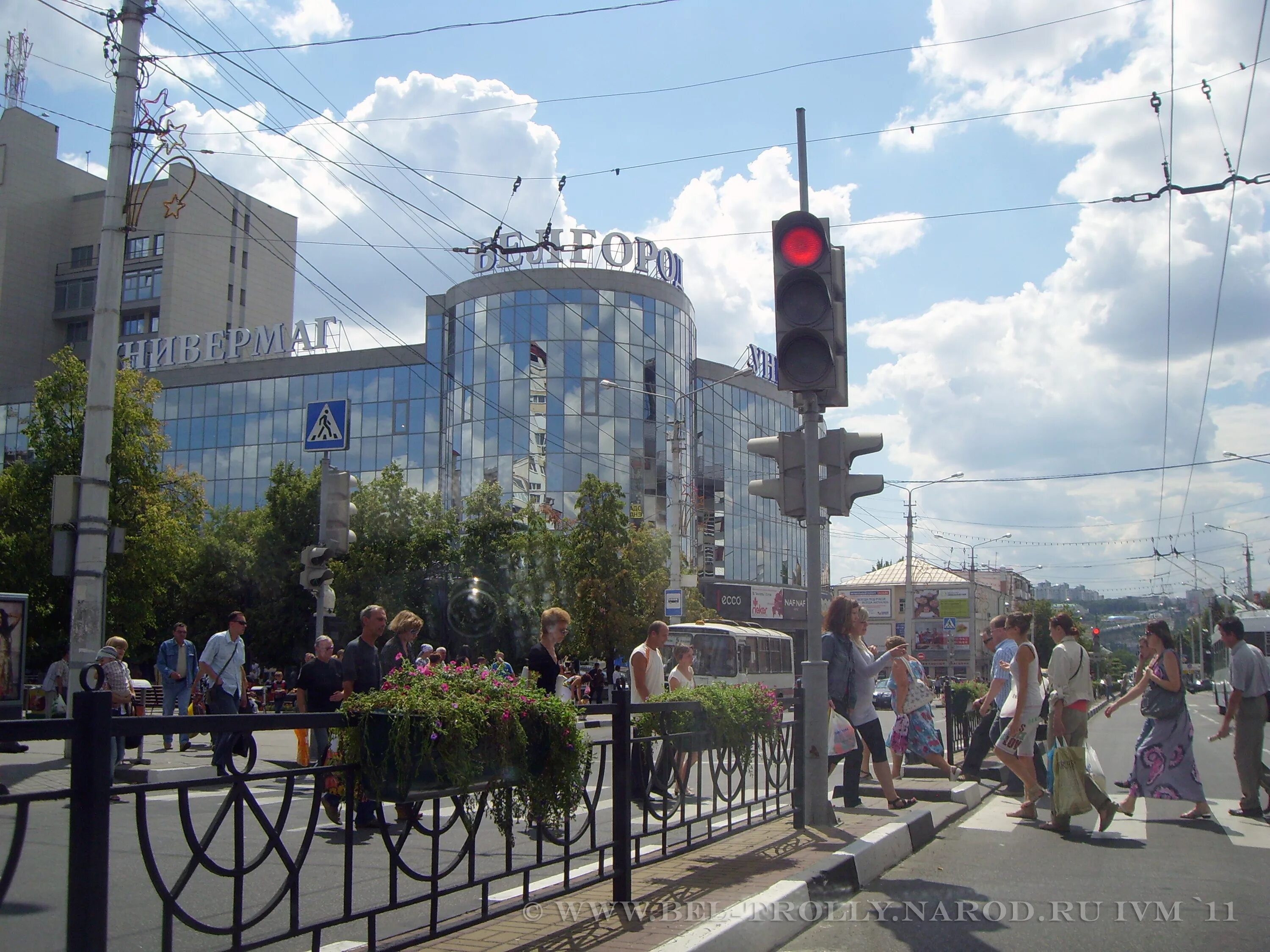 Ост белгород. Белгород район универмага. Остановка Универсам Белгород. Остановки в городе Белгород. Остановка Очаково Белгород.