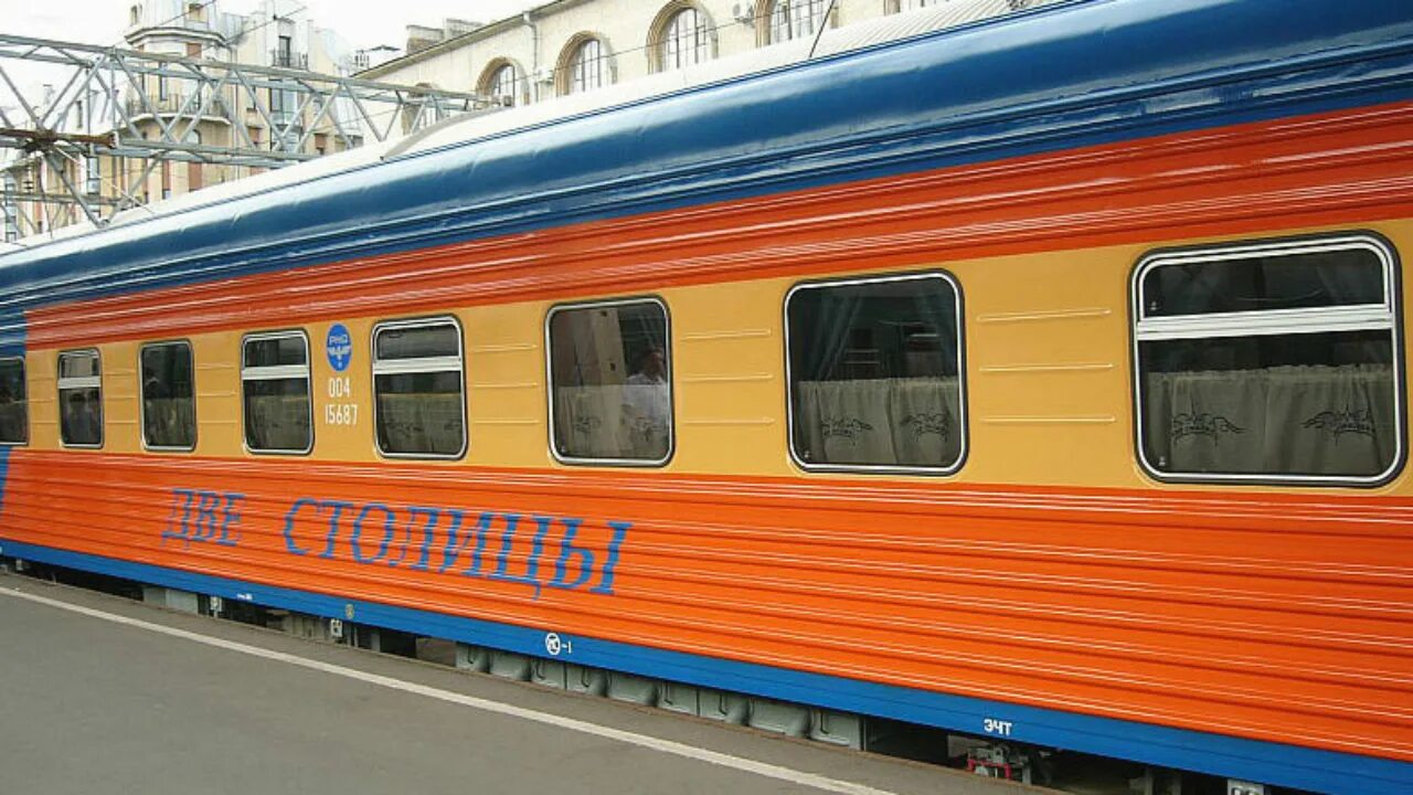 063а «две столицы». Поезд две столицы Москва Санкт-Петербург. Поезд Мегаполис Москва Санкт-Петербург. Фирменный поезд две столицы.