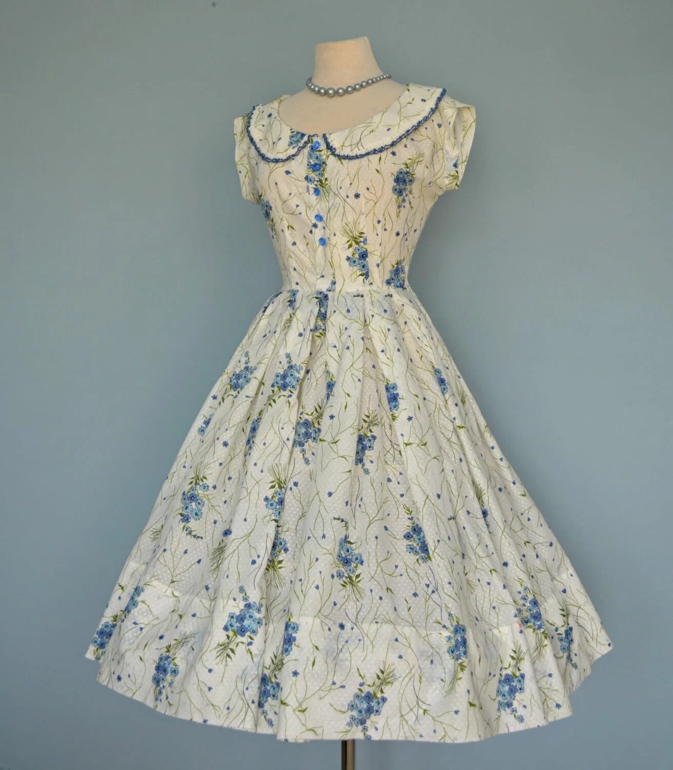 Платье 40 годов для девочки. Ситцевое платье 40-х. Платья послевоенных лет. Винтажное платье. Ситцевое платье.