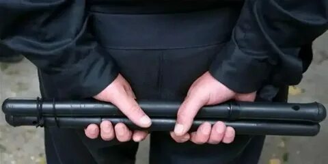 Сотруднику полиции разрешено применять специальные средства